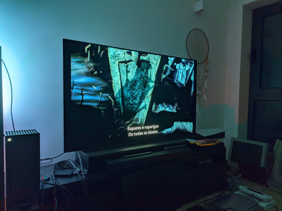 Sony BVM-D14H1E displaying The Nightmare Before Christmas with Portuguese subtitles, mounted on stand with Xbox console and cables visible.
